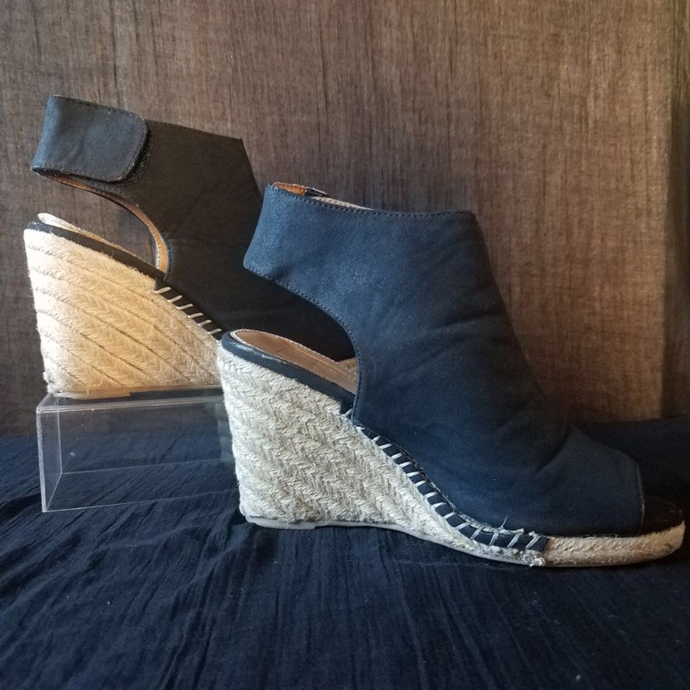 KELSI DAGGER HEELS SIZE 7.5